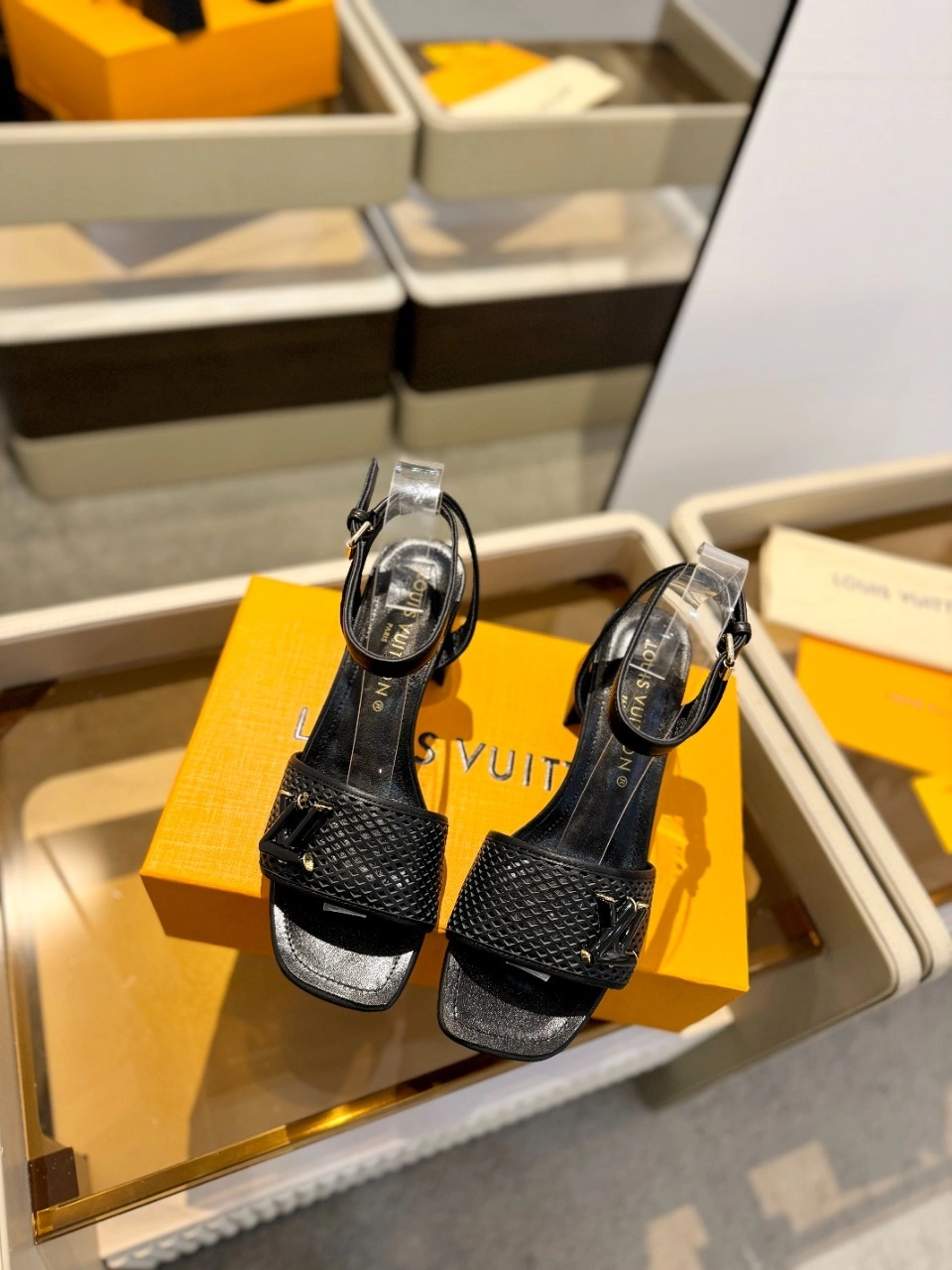 COCO-- 8V 1AD0EV goatskin Calfskin Heel height：5.5CM item:D-X000I0318